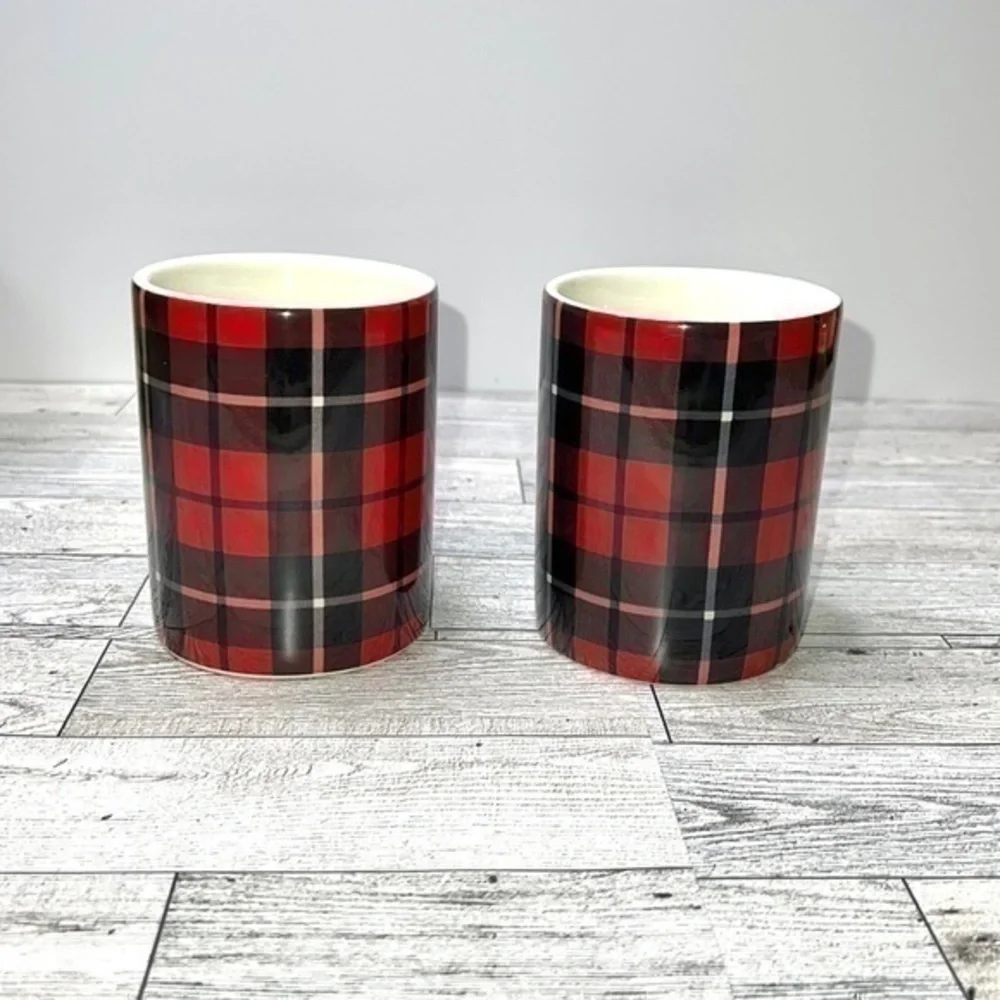 Pottery Barn Landon Plaid Mugs Set of 2